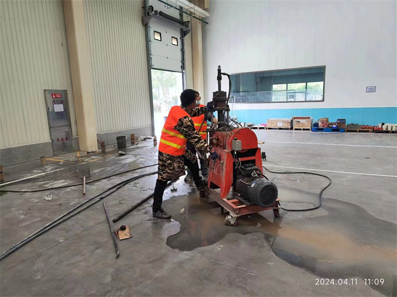 新竹镇厂房地面下沉塌陷注浆加固施工